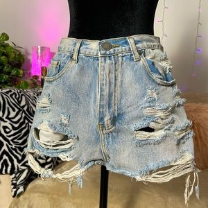 Signiture8 ripped jean shorts